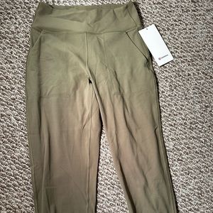 Lululemon jogger crop pant